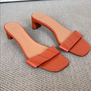 LOQ Women's Tan Slide Sandals Size 40